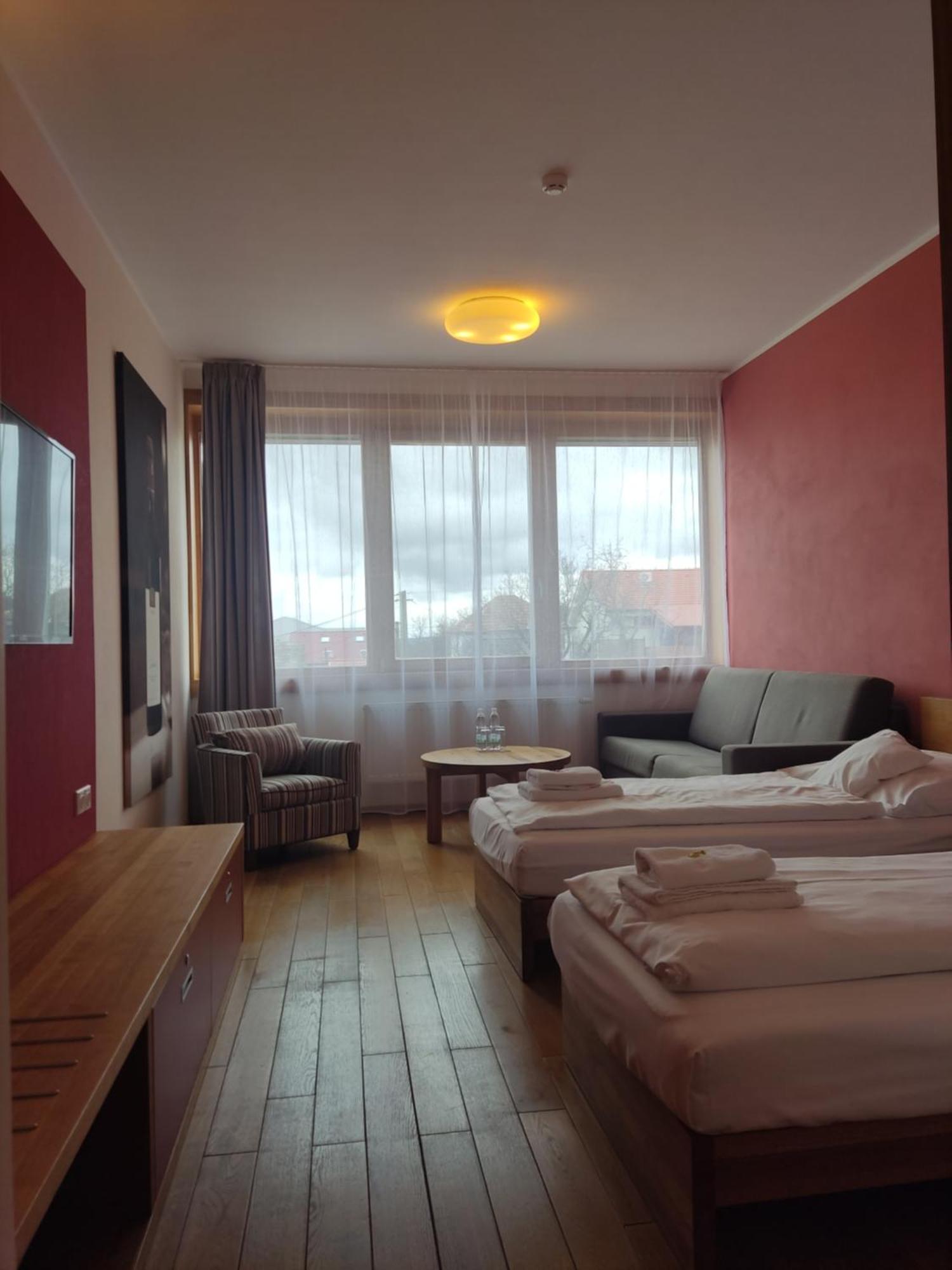 Velké Bílovice Hotel Madl מראה חיצוני תמונה